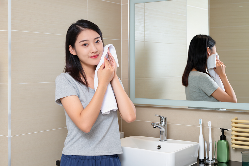 為什麼洗完臉後，皮膚反而更乾？